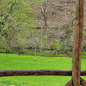 Glamping on the Farm by a Creek!