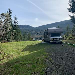 Mountain & River Views!