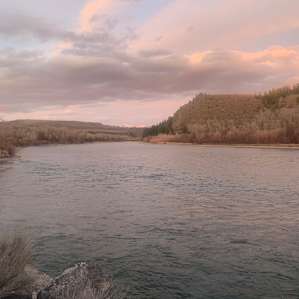 The Snake River that flowed nearby was beautiful.