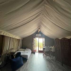 Luxe Safari vibe + river & wildlife