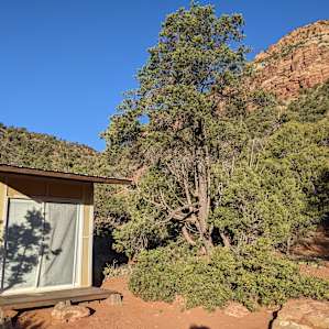 Water Canyon Cliffside Cabin L&L
