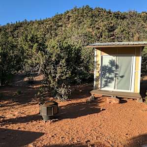 Water Canyon Cliffside Cabin L&L