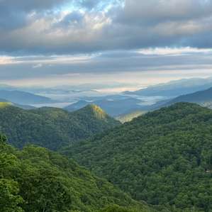 The Eagles Nest Top Mountain View