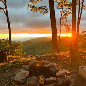 The Eagles Nest Top Mountain View