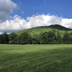 Really gorgeous mountain valley, and a great VFR find if you're a stick-and-rudder person.