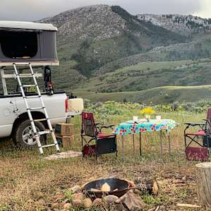 Retro Star Ranch - The Knoll