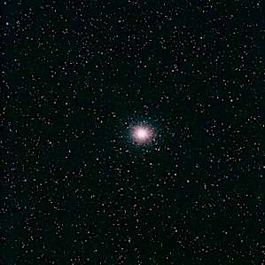 Omega Centauri is as large as the full moon in the sky. Very faint and it passes near the southern horizon so you need a clearance of the field of view. The campsite offered by Bethania and Brian was perfect to see this monster!
