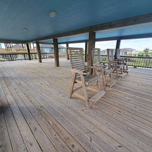 High Tide Oasis RV Pull-in