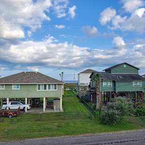 High Tide Oasis RV Pull-in