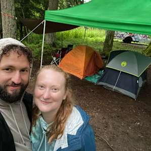 Hottub Camping w/ Kitchen & Showers