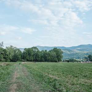 Mountain views on the river! Site 9