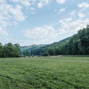 Mountain views on the river! Site 9