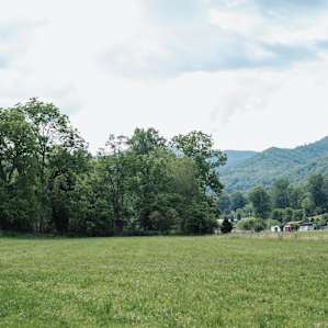 Mountain views on the river! Site 9