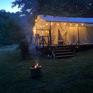 Glamping on the Farm by a Creek!