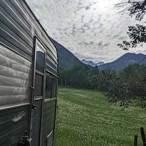 Flyway Farm: '63 Esta Villa Trailer