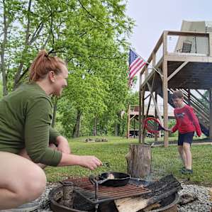 Rustys Roost River Camp Toe River🐔