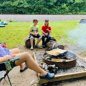 Rustys Roost River Camp Toe River🐔