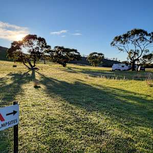 Signage clearly marking the way to the campsites