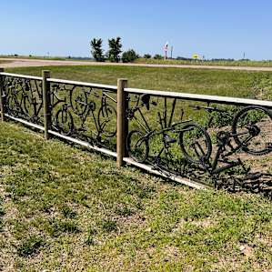 Such an artistic entry fence