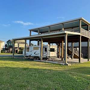 High Tide Oasis RV Pull-in