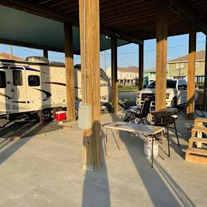 High Tide Oasis RV Pull-in