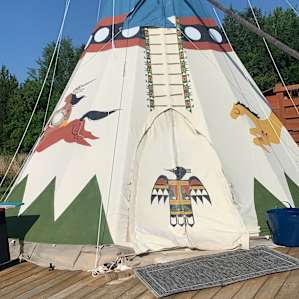 TIPI CREEK GLAMPING-Crazy Horse