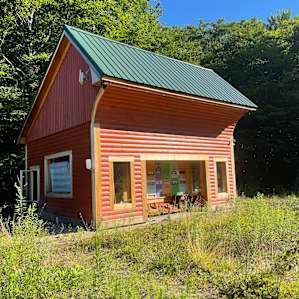 Beehive Cabin, Sleep Library & Tipi