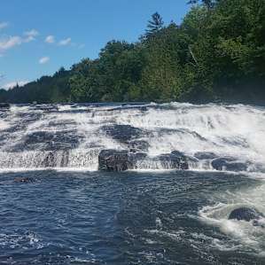 Domaine Chutes Lockbow Falls Resort