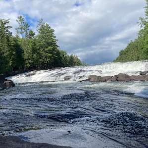Domaine Chutes Lockbow Falls Resort