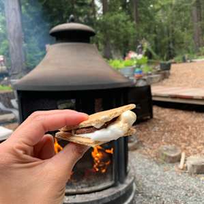 Who doesn't love s'mores by the fire?!