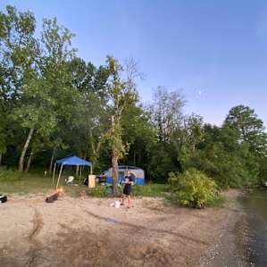 Camping on the Tennessee River
