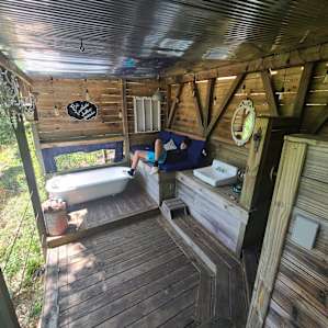 Private River- Kayaks & Bathhouse!