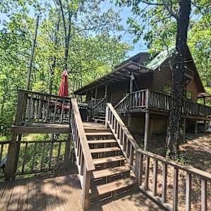 Private River- Kayaks & Bathhouse!