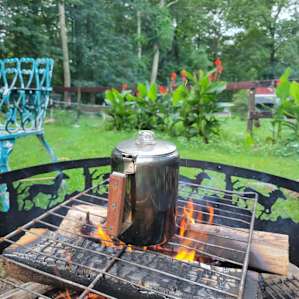 Cozy Cabin & Porch with LQ Trailer