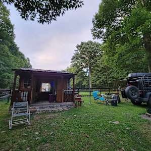 Cozy Cabin & Porch with LQ Trailer