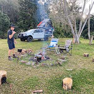 Scrubby Creek Camp(Caravan & 2WD)