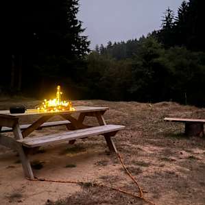 Fairy light faux bonfire during a fire ban set the perfect ambience 🙌🧚🔥
