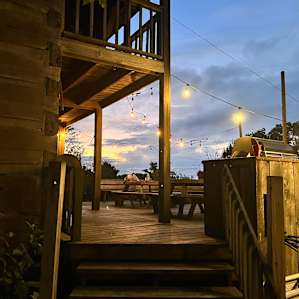 Vintage 1850 Log Cabin Glamping