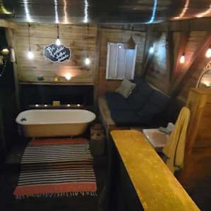 Private River- Kayaks & Bathhouse!