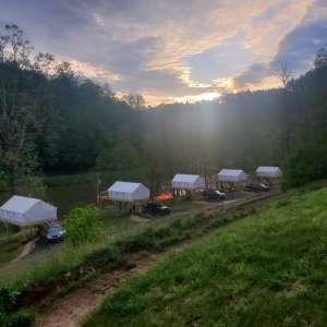 Rusty's Roost River Glamping