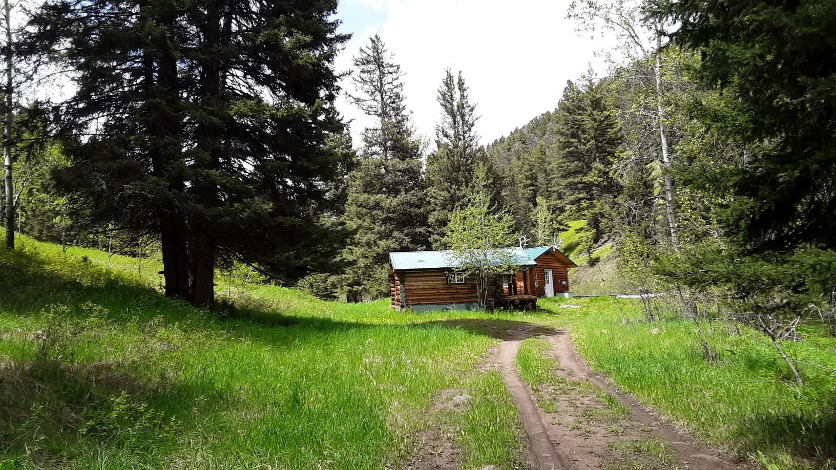North Fork Cabin Hipcamp in Gardiner, Montana