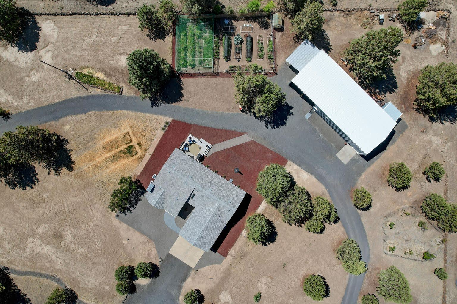 vive el amor del lago Hipcamp in Culver, Oregon