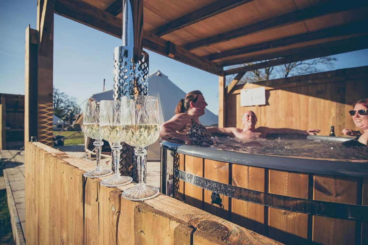 Moet (2-4 Person)