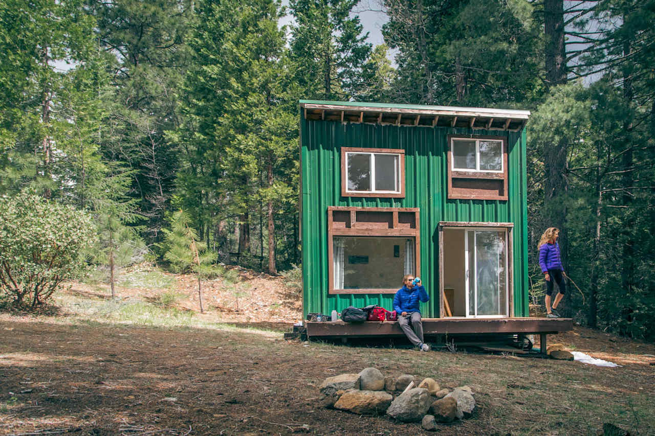 The cabin has a great little deck that gets tons of sun. (And at night it makes for a good stargazing platform!)