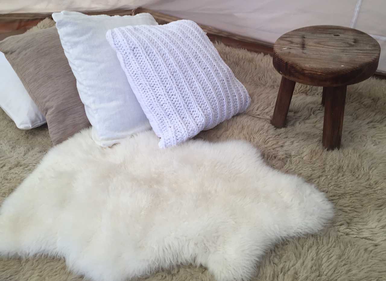 Lounge & snuggle section.