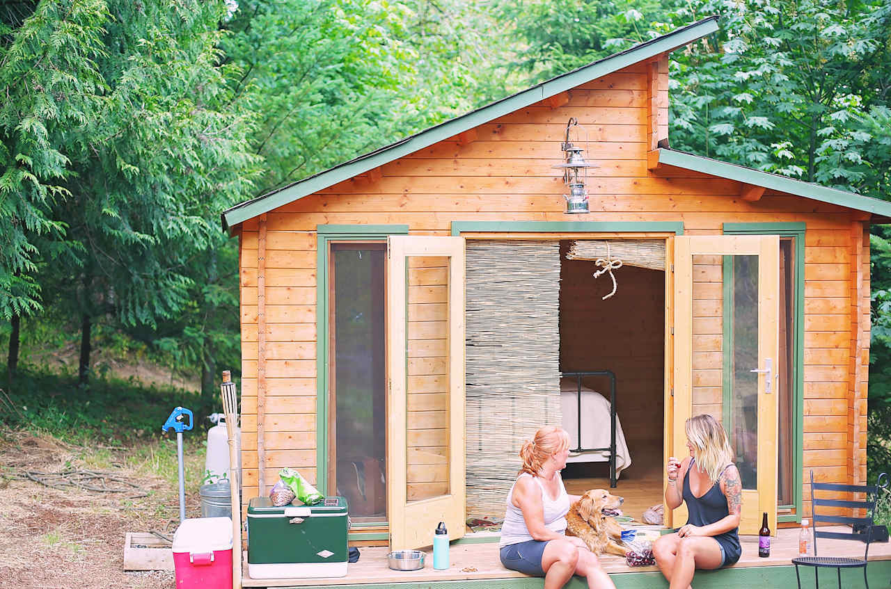 The cabin is so cozy inside and out