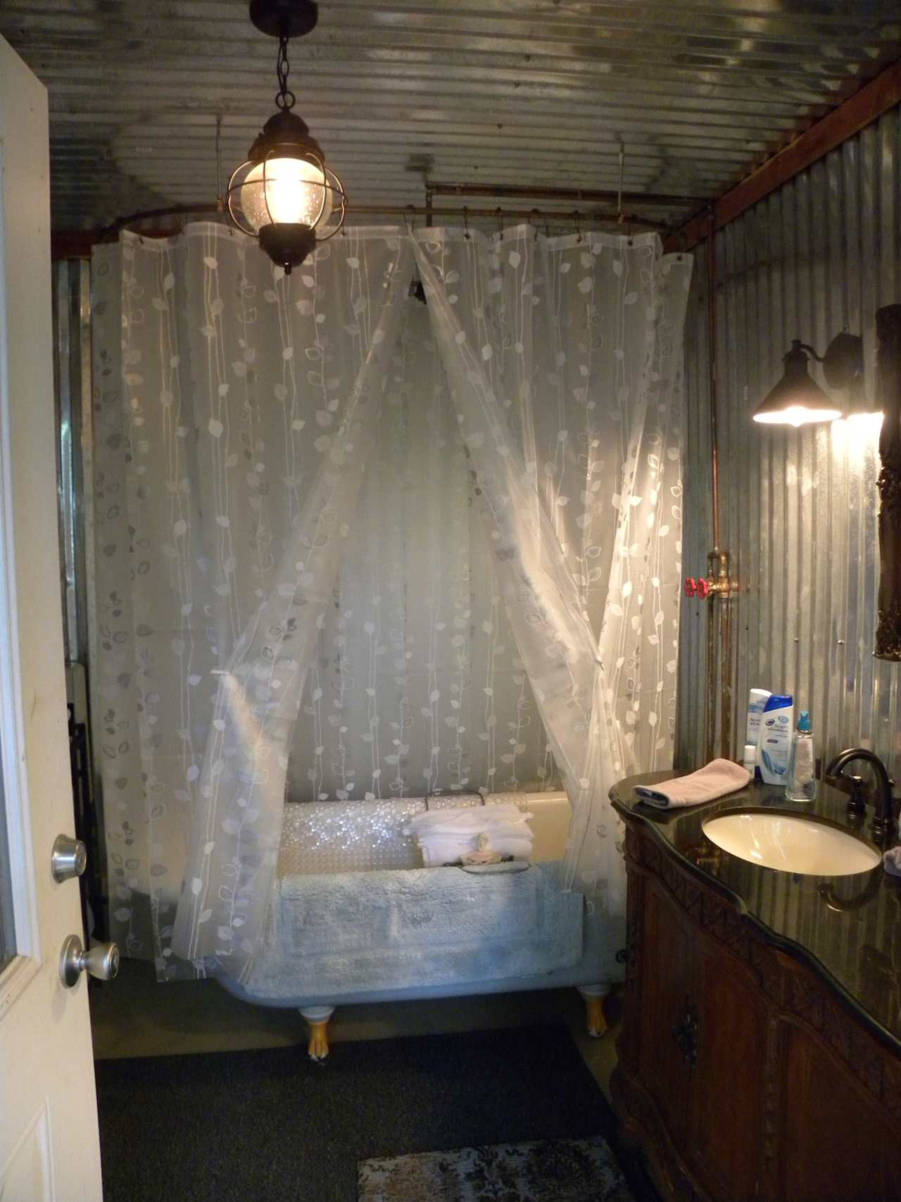 The Shower House is shared by all of the cabins and is just a few steps from any cabin. The claw foot tub is a spa experience for sore muscles after a soak in the never ending tankless hot water with bath salts!
