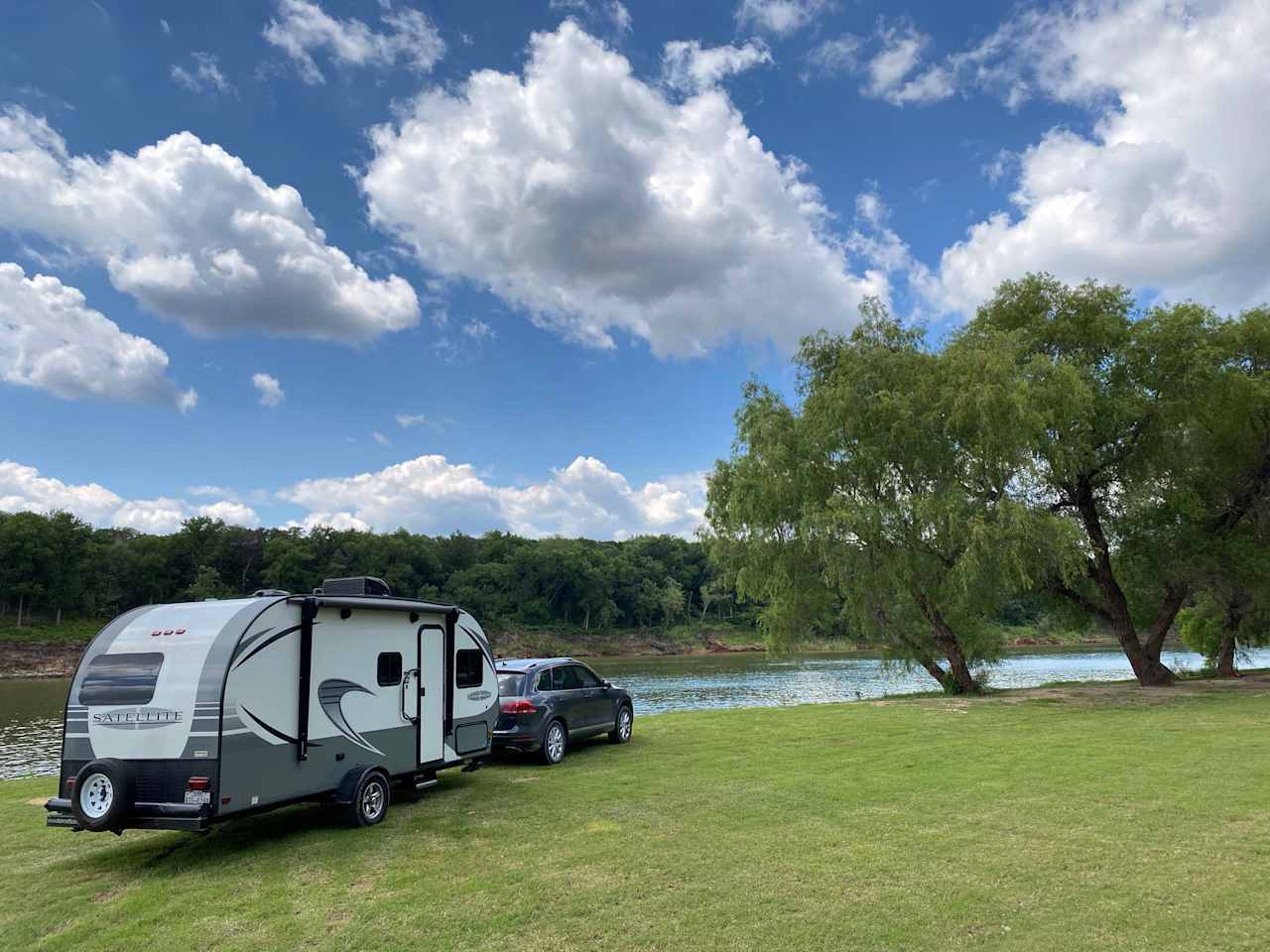 Bee Mountain River Resort