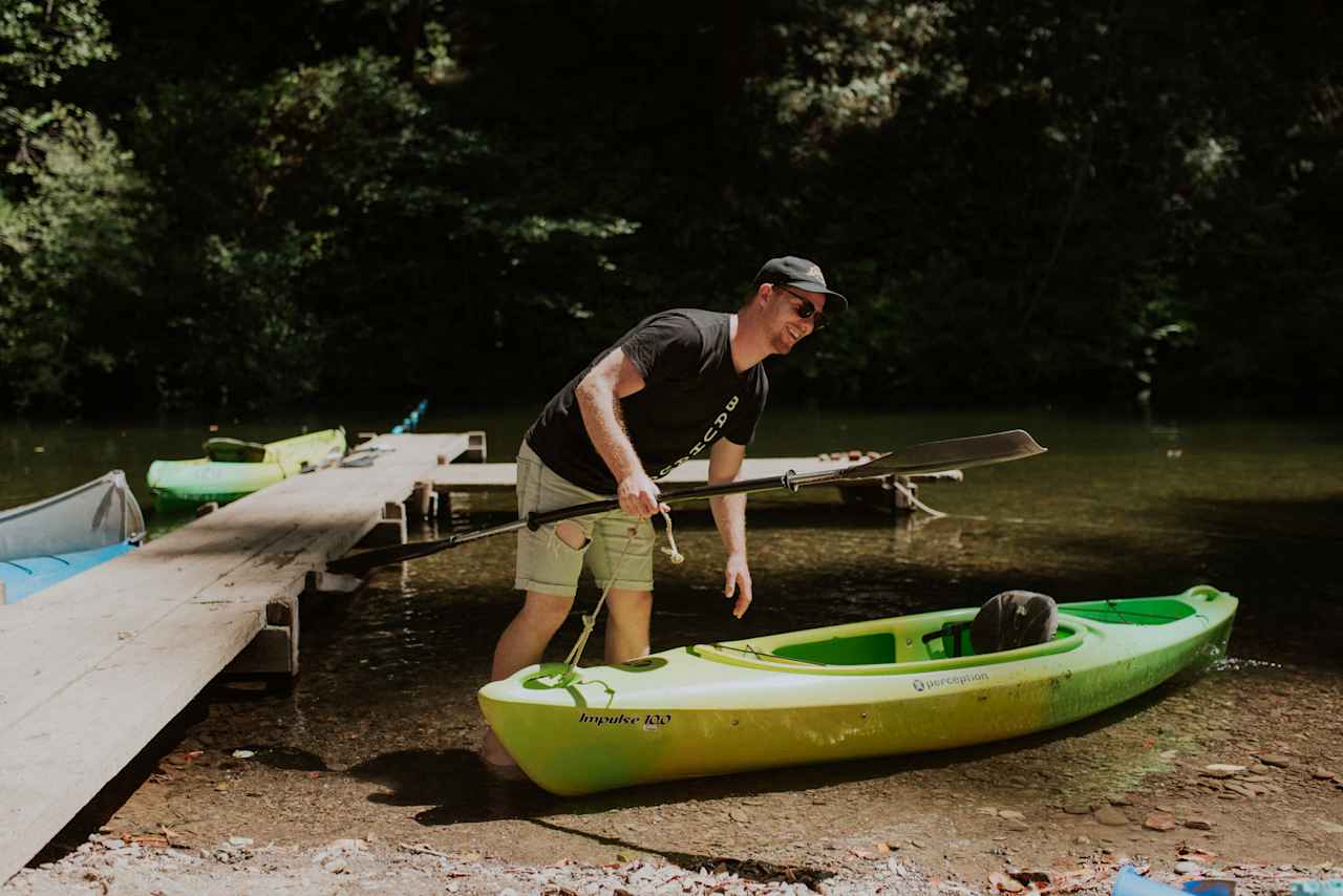 Pickin' out our kayaks.
