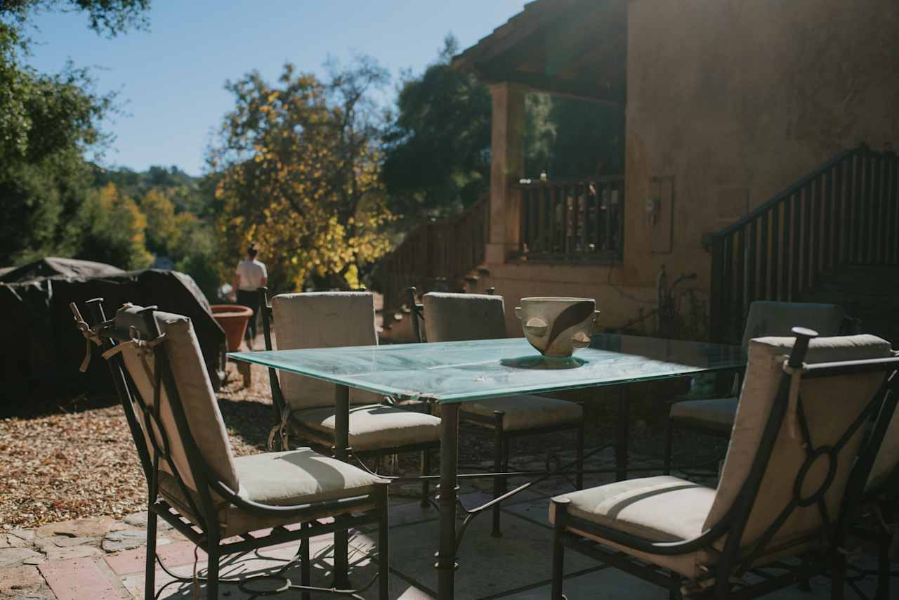 Beautiful dining table outside.